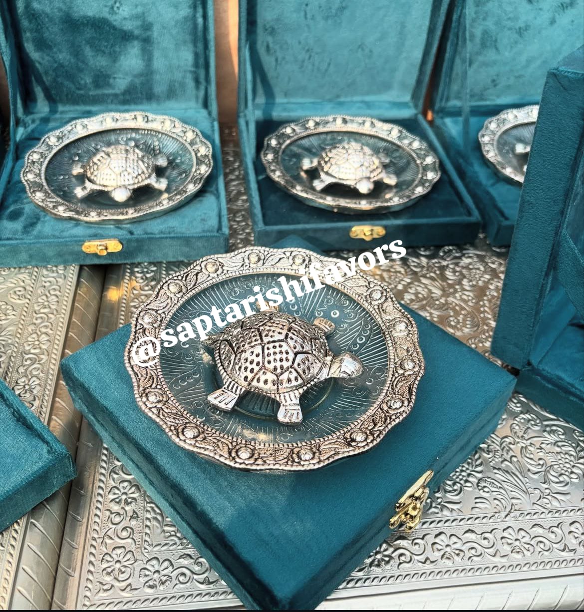 Auspicious Tortoise in Plate (Velvet Box Packed)